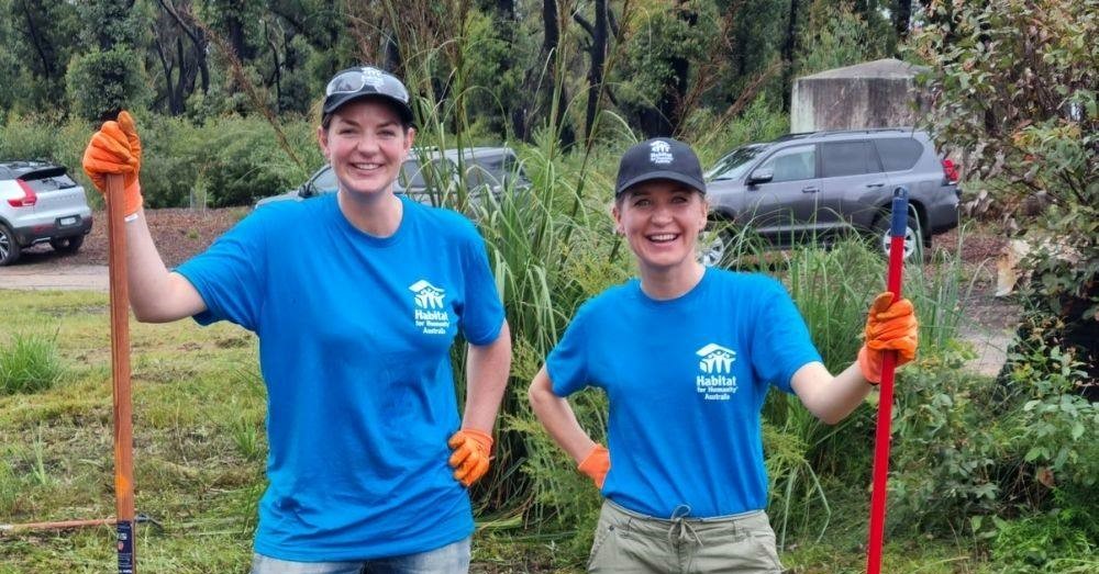 volunteers for habitat for humanity in the blue mountains